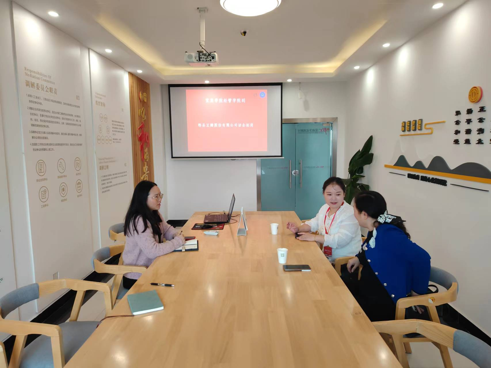 访企拓岗促就业 搭桥筑台寻机遇 经管学院赴成都开展访企拓岗促就业活动 (宣传部).doc_3a3f474e-5596-4ec8-9caa-9094c505c946_1fd0f.png 访企拓岗促就业 搭桥筑台寻机遇 经管学院赴成都开展访企拓岗促就业活动 (宣传部).doc_3a3f474e-5596-4ec8-9caa-9094c505c946_1fd0f.png